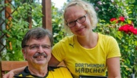 Молода уболівальниця врятувала життя пенсіонеру на трибунах