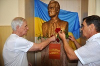 У школі Валерія Лобановського встановлено його бюст