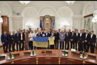 «Країна потребує перемог. І я вірю у вашу перемогу». Президент на зустрічі з Національною збірною України з футболу