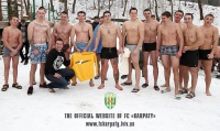 Як фанати «Карпат» в ополонку пірнали