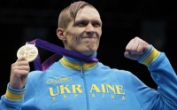 Олександр Усик красується в футболці «Динамо»