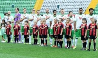 Фанати «Карпат» змусили гравців зняти клубні футболки