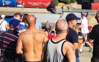 У Росії британські вболівальники «викинули» «Леніна» в сміттєвий бак. ВІДЕО