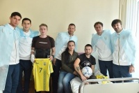 Тренери та футболісти національної команди привітали воїнів із Днем захисника України