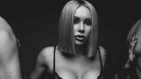 Дружина гравця «Динамо» шокувала гарячим фото в компанії оголених чоловіків 
