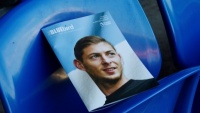 Рятувальники почали підводну операцію з вилучення тіла з уламків літака Сали