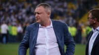 Шевченко на зубочистках показує Суркісу, чому «Динамо» ганебно програло «Челсі» – кумедний кадр