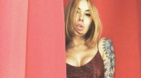 «Дуже соковита попа», – дружина українського футболіста шокує провокаційними кадрами – чоловік у ролі фотографа