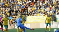Литва - Україна: фанати обмінялися «зарядами» між трибунами і заспівали легендарний «хіт про Путіна» - відео дня 
