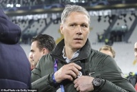 ​Ван Бастен на тиждень відсторонений від роботи на FOX Sports за нацистське привітання в прямому ефірі