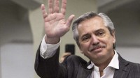Президент Аргентины сделал выбор между Месси и Марадоной