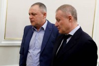 Луческу в компанії Суркіса-старшого, зустріч із Гусєвим, а Суркіс-молодший – окремо: кадри із ВІП-ложі стадіону «Динамо»