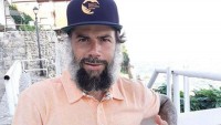 «Безхатченко або пірат» – екс-форвард «Челсі» шокував своїм виглядом