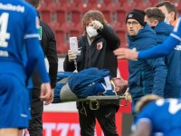 Жахлива травма у Бундеслізі. Футболіст втратив свідомість прямо на полі
