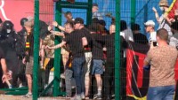 Искали арбитров и угрожали палкой: ультрас чуть не сорвали матч «Кривбасс» – «Металлург»
