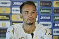 Макаренко – про «рознос» після фіаско з Австрією: «Залишається сидіти на нервах і стежити за результатами інших груп»