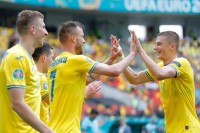 Усмішки та оплески. Реакція гравців збірної України на вихід у плей-оф