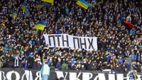 «Він вболівав за Україну» – у Росії виправдовують свого горе-провокатора та вимагають санкцій проти фанів «синьо-жовтих»