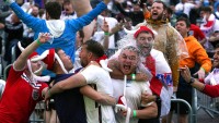 Два полицейских пострадали в столкновениях с английскими фанатами