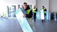 «Кожен може зробити свій внесок». Судаков допомагає облаштовувати центр переселенців на «Арені Львів»