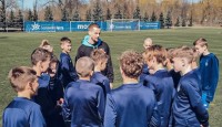Кенджора у Польщі зустрівся з вихованцями «Динамо» – компанію захиснику склав зірка «Шальке»