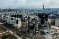 Під кожним будинком 80-100 трупів: житель Маріуполя розповів, як окупанти змусили його розбирати завали