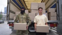 «Шахтар» передав гуманітарну допомогу для ЗСУ – Судаков допомагав співробітникам клубу у відвантаженні
