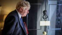 Борис Джонсон подав у відставку з поста лідера партії, але поки залишиться прем'єром