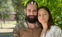 Поранений на війні ультрас «Динамо» красиво освідчився коханій: неймовірно зворушливе відео