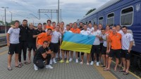 «Шахтар» повернувся до України для підготовки до нового сезону – «гірники» зробили командне фото на київському вокзалі