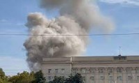 У центрі Херсону пролунали вибухи, росЗМІ пишуть про удар по «адміністрації» під час наради
