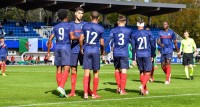 Варварський футбол: матч Франція – Польща зупинили через перебір червоних карток – відео жорстоких фолів