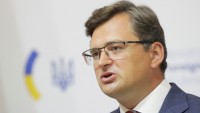 Як і Залужний: Кулеба засвітився у жилетці з емблемою «Динамо»