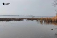 У Мережі з'явилися фото зруйнованого Антонівського мосту – у центрі Херсона партизани вивісили прапор України