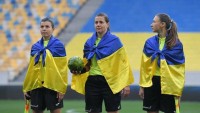 Катерина Монзуль вийшла на матч «Шахтар» – «Зоря» з кавуном
