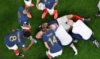 Захисника збірної Франції прооперували після важкої травми на ЧС – «Баварія» повідомила деталі
