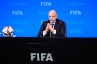Недоречне селфі: президент ФІФА Джанні Інфантіно потрапив у скандал на похоронах Пеле – фото