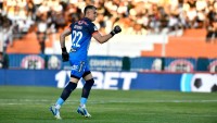 Воротар забив ударом через усе поле – відео курйозного гола, який претендує на історичний рекорд