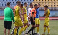 «Ти що, травиш?», - за ці слова на адресу арбітра капітан «Дніпра-1» отримав жовту карточку, що унеможливлює його участь в матчі з «Шахтарем»