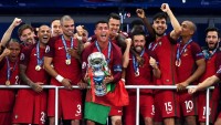 7 років тому Португалія вперше виграла Євро, а Роналду став «тренером» – ретро дня
