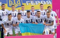 «Легенда! Ми з тобою». Гравці «Динамо» вийшли на матч з «Дніпром-1» у футболках на підтримку Ярмоленка