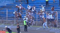 Фанати зірвали матч, влаштувавши бійку на полі – відео божевілля з Бразилії 