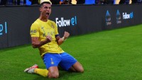 Роналду забив за «Аль-Наср» з 30 метрів, перекинувши голкіпера: відео розкішного голу португальця 