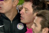 Треш у Туреччині. Власник клубу вдарив суддю в око, арбітра добивали - відео