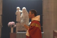 Від гламурного життя до покликання священика – екс-гравець «МЮ» вразив кардинальними змінами