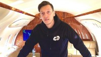 Озіл продовжує розкачуватися до невпізнання, наздоганяючи Торреса – причина може критися у давній драмі