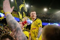 ​Марко Ройс сплатив пиво фанатам «Боруссії» Д після свого останнього матчу за команду