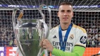 «Реал» помпезно святкував тріумф у Лізі чемпіонів – Лунін і Куртуа з коханими, танці Анчелотті, Карвахаль бахнув пива