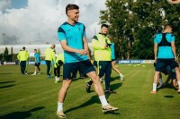 Вболівальники атакували гравців збірної України на тренуванні - відео