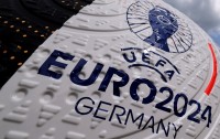 Лайно дня. На матчі відкриття Євро-2024 Німеччина — Шотландія були вивішені російські прапори - фото